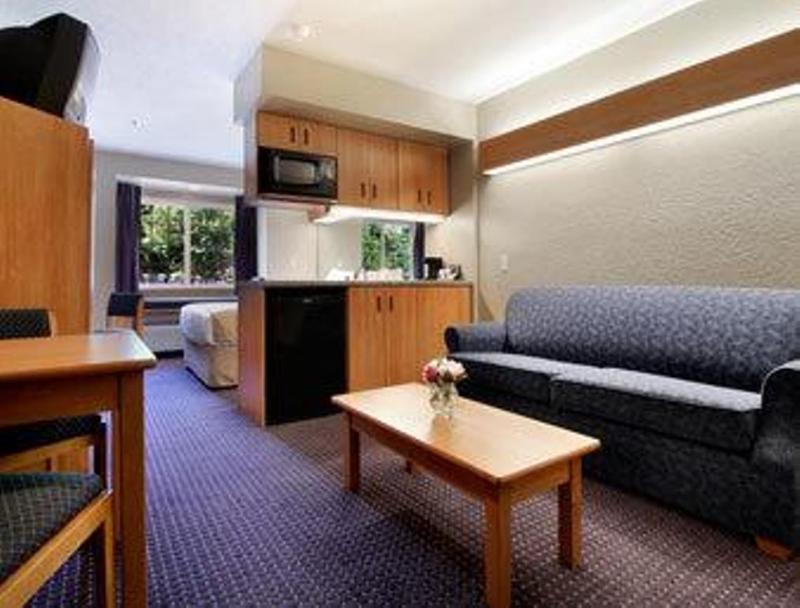 Microtel Inn & Suites By Wyndham Hazelton/Bruceton Mills Rom bilde