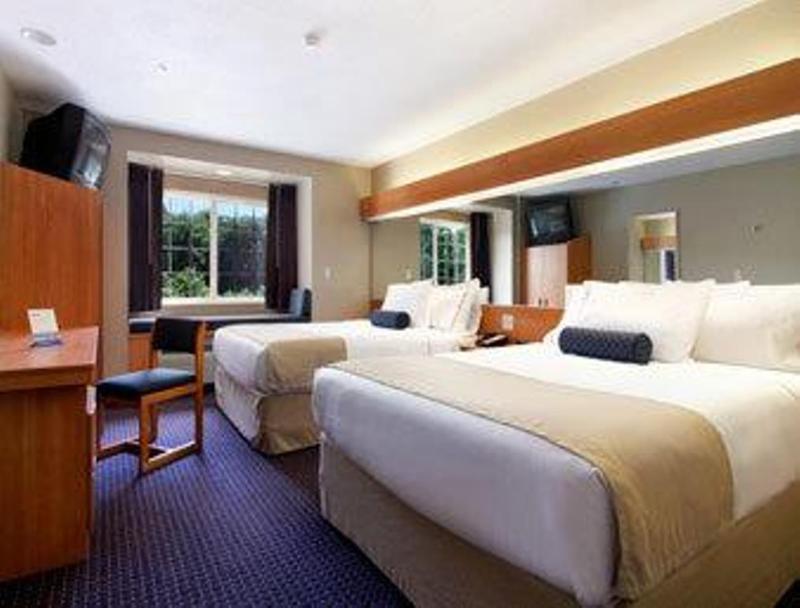 Microtel Inn & Suites By Wyndham Hazelton/Bruceton Mills Rom bilde